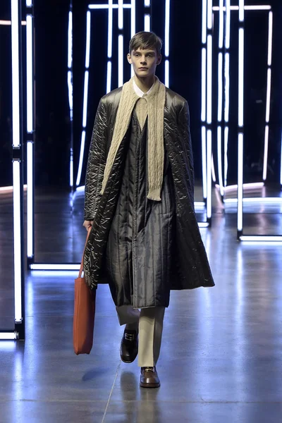 Look 1